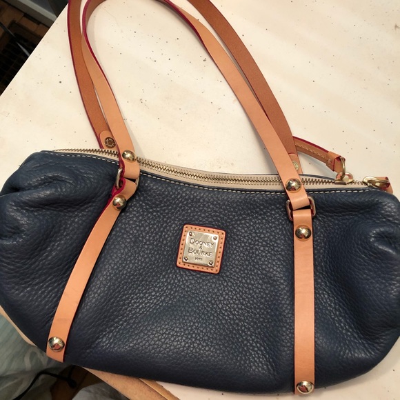 Dooney & Bourke Handbags - Dooney & Bourke Purse (LIKE NEW)